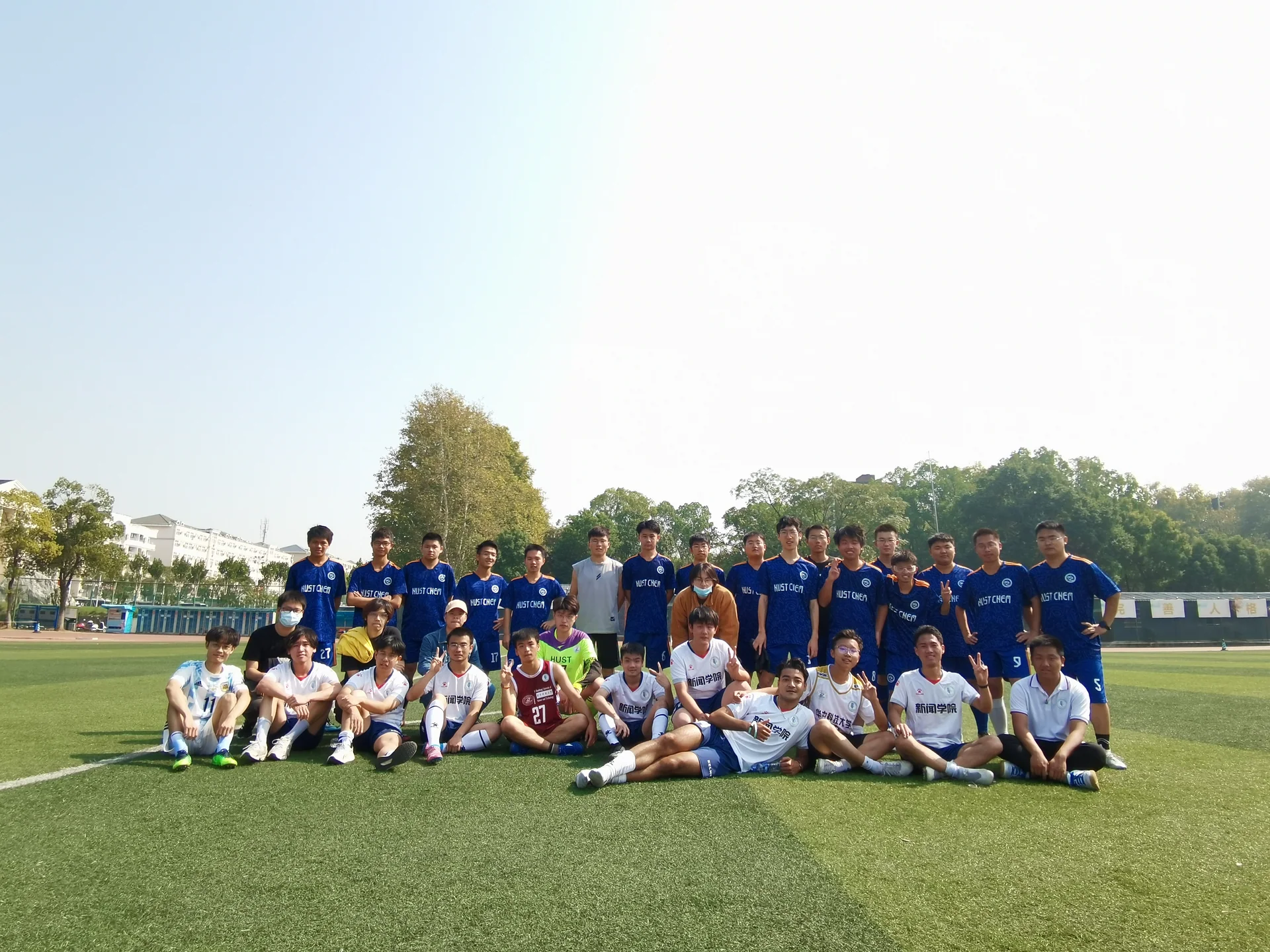 新闻男足对阵化学与化工学院比赛影像，第 1 张：比赛合影