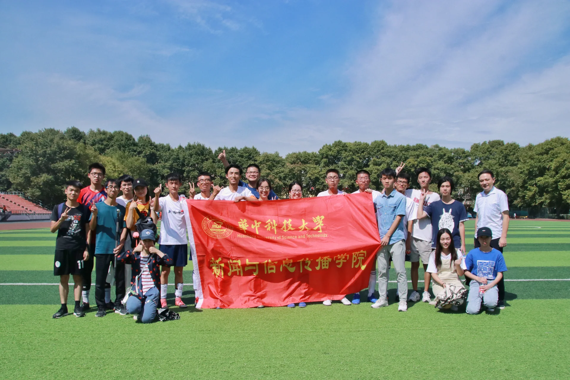 新闻男足对阵化学与化工学院比赛影像，第 1 张：比赛合影