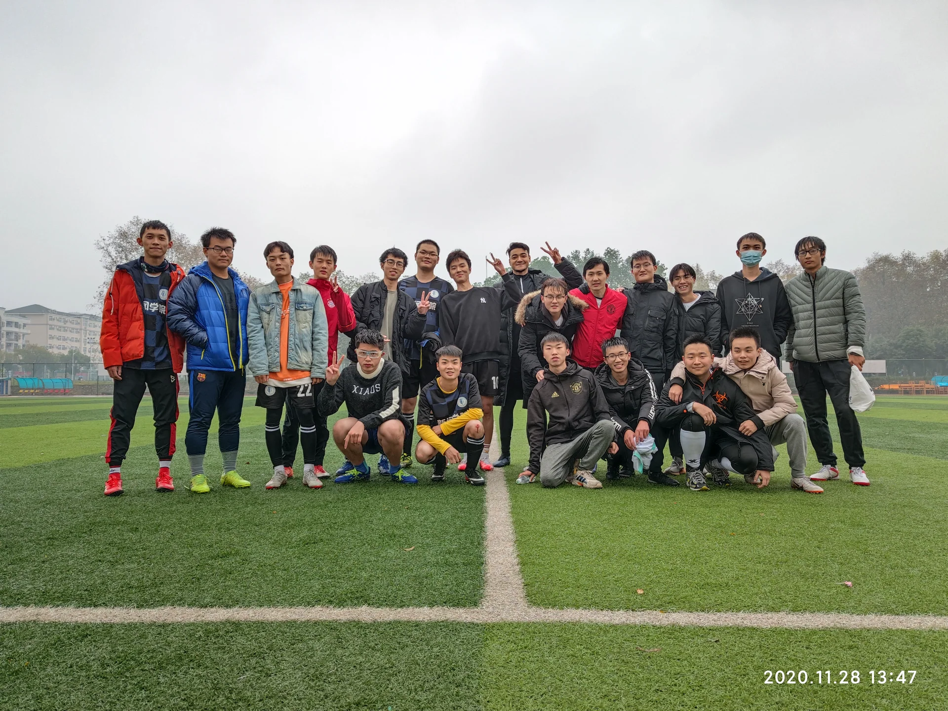 新闻男足对阵软件比赛影像，第 1 张：比赛合影